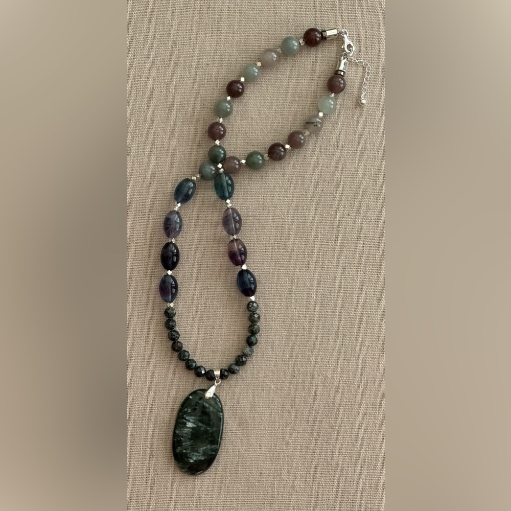 22 inch Fluorite and Seraphinite bead necklace NWOT - Picture 2 of 11